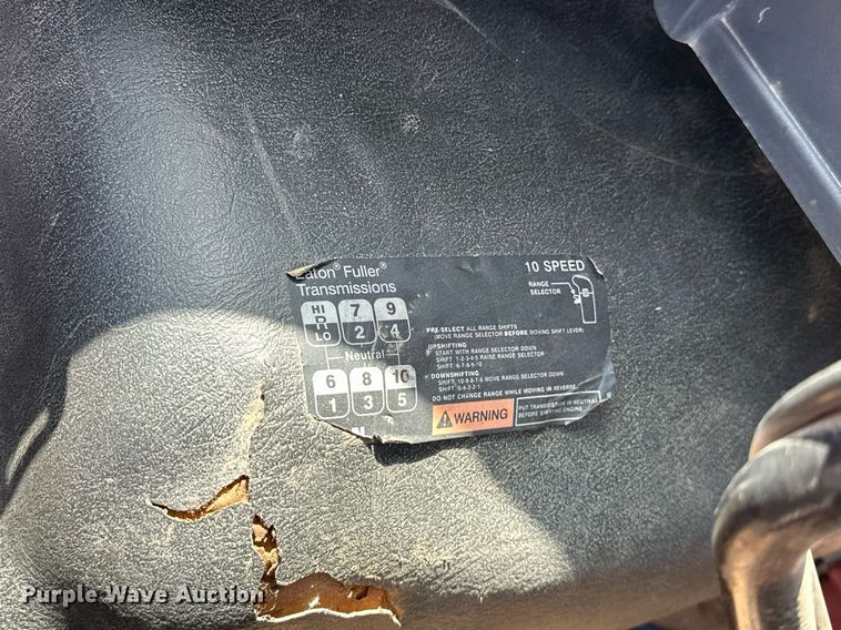 image for item EJ8633 2013 International  8600 semi truck