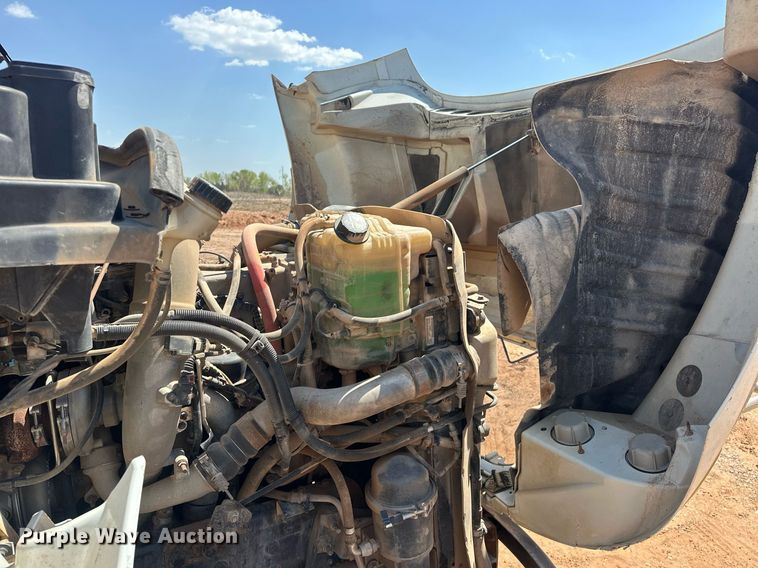 image for item EJ8633 2013 International  8600 semi truck