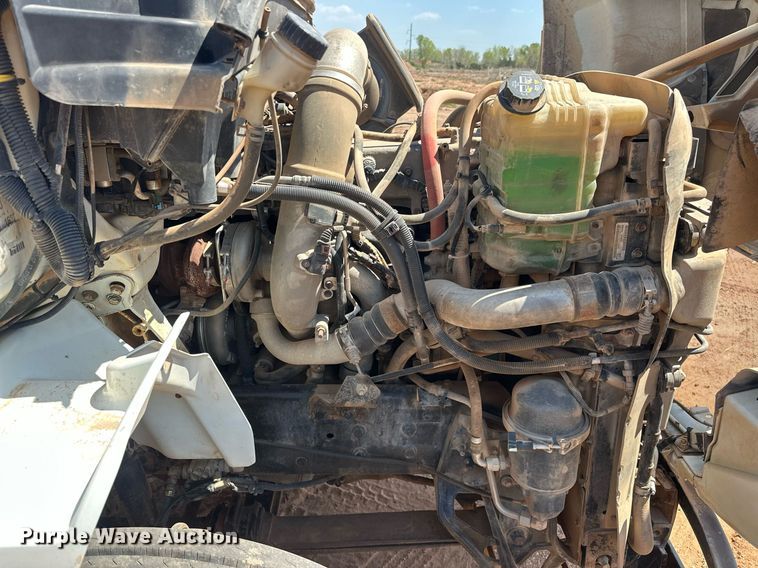 image for item EJ8633 2013 International  8600 semi truck