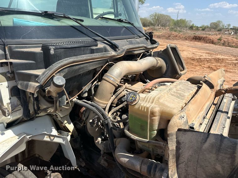 image for item EJ8633 2013 International  8600 semi truck