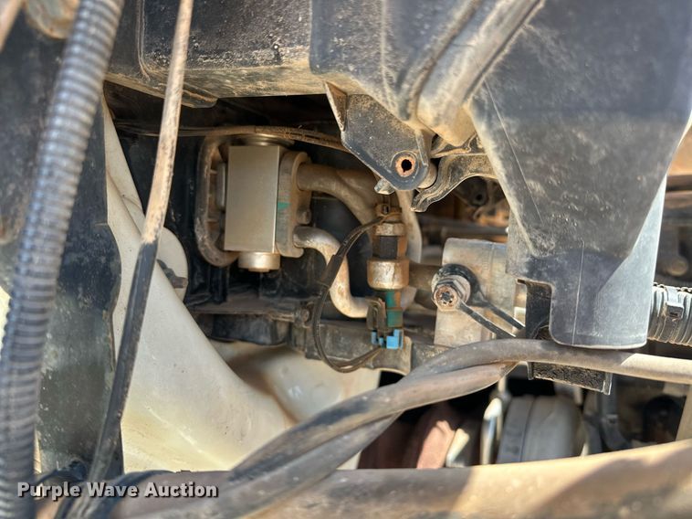 image for item EJ8633 2013 International  8600 semi truck