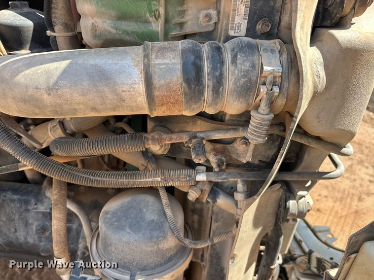 image for item EJ8633 2013 International  8600 semi truck