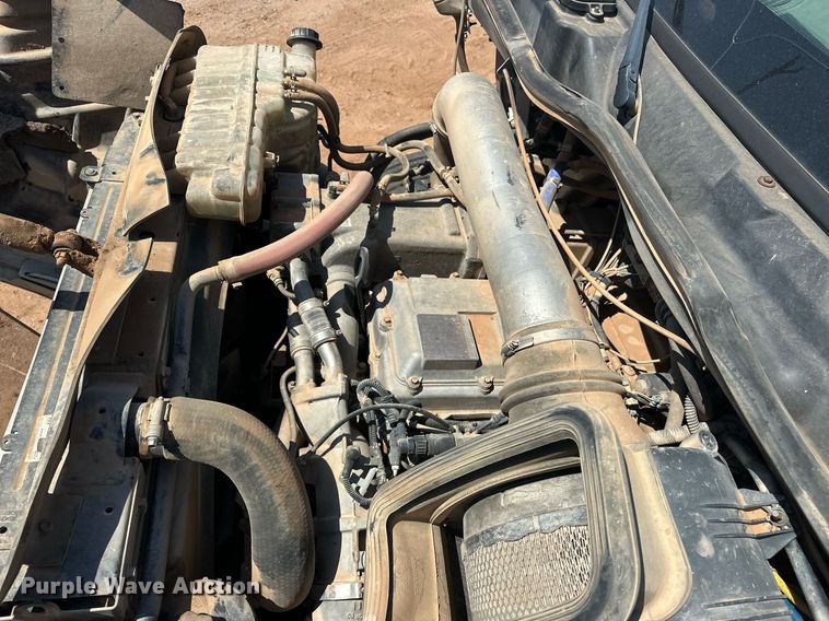 image for item EJ8633 2013 International  8600 semi truck