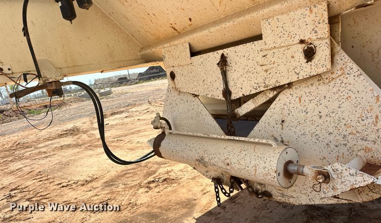 image for item EJ8634 1999 Corn Belt  S-4202 bottom dump trailer