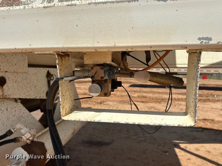 image for item EJ8634 1999 Corn Belt  S-4202 bottom dump trailer