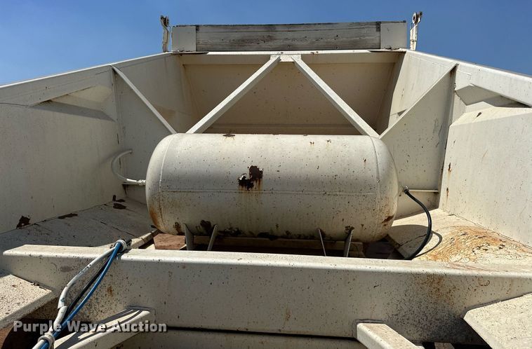 image for item EJ8634 1999 Corn Belt  S-4202 bottom dump trailer