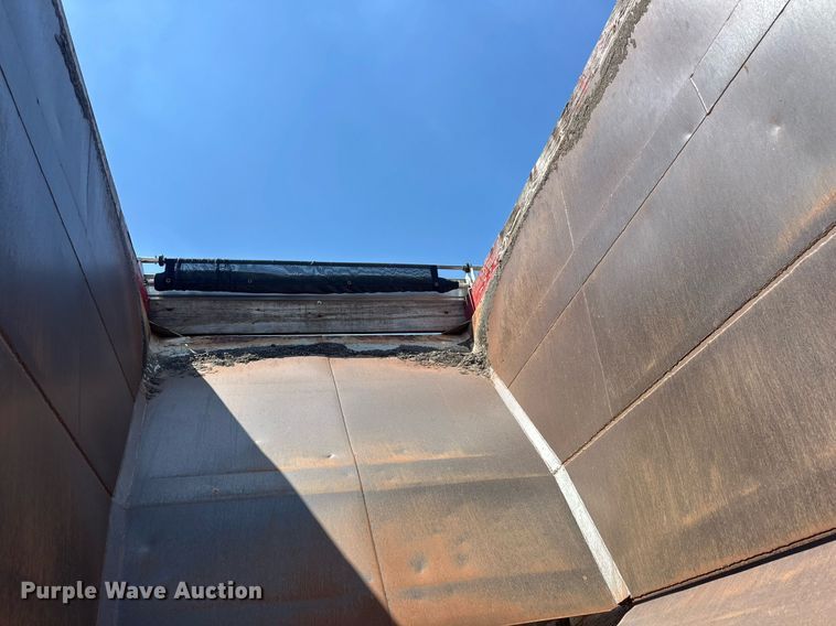 image for item EJ8634 1999 Corn Belt  S-4202 bottom dump trailer