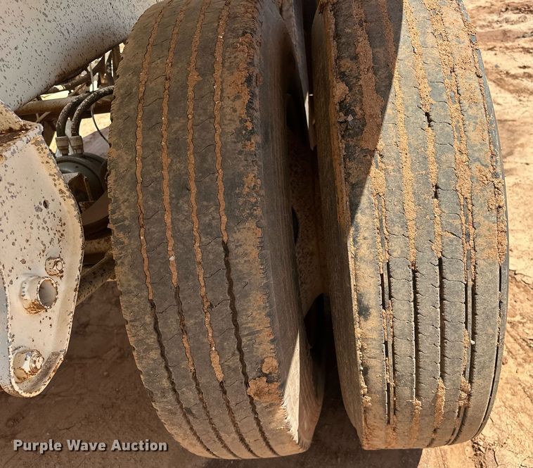 image for item EJ8634 1999 Corn Belt  S-4202 bottom dump trailer