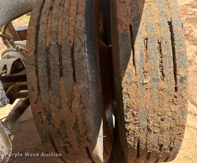 image for item EJ8634 1999 Corn Belt  S-4202 bottom dump trailer