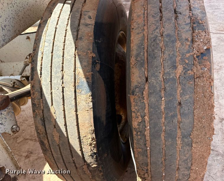 image for item EJ8634 1999 Corn Belt  S-4202 bottom dump trailer