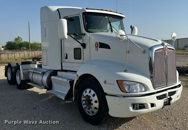 image for item EJ8661 2013 Kenworth T660 semi truck
