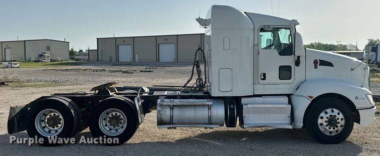 image for item EJ8661 2013 Kenworth T660 semi truck