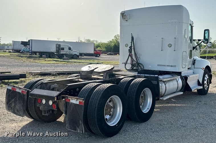 image for item EJ8661 2013 Kenworth T660 semi truck