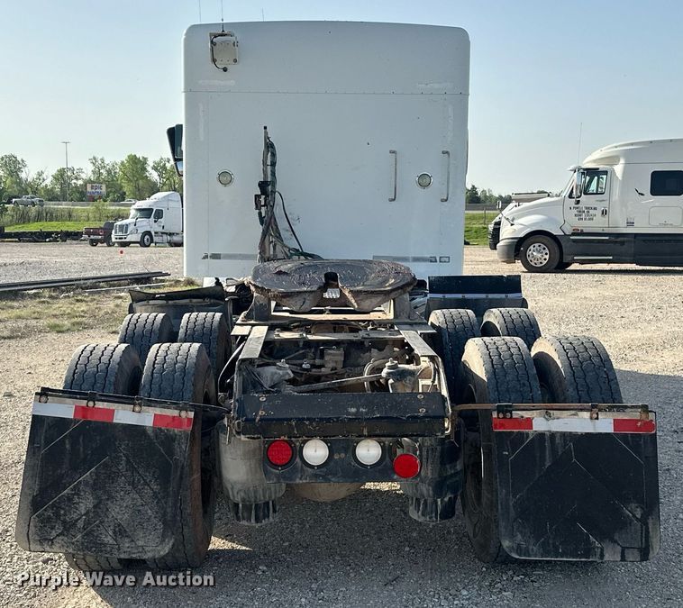 image for item EJ8661 2013 Kenworth T660 semi truck