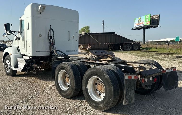 image for item EJ8661 2013 Kenworth T660 semi truck