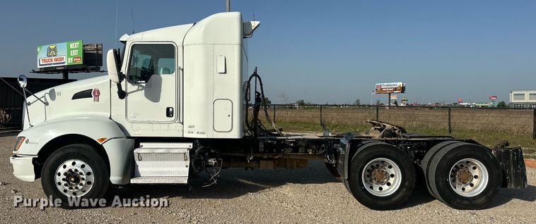image for item EJ8661 2013 Kenworth T660 semi truck