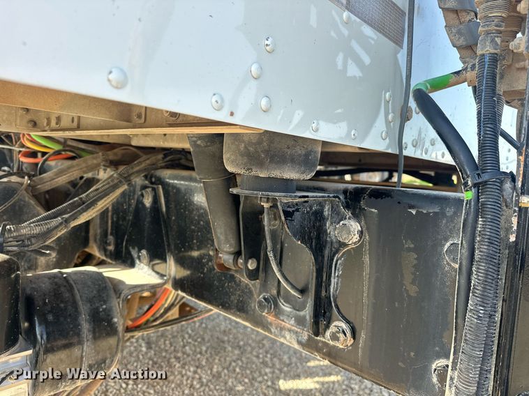 image for item EJ8661 2013 Kenworth T660 semi truck