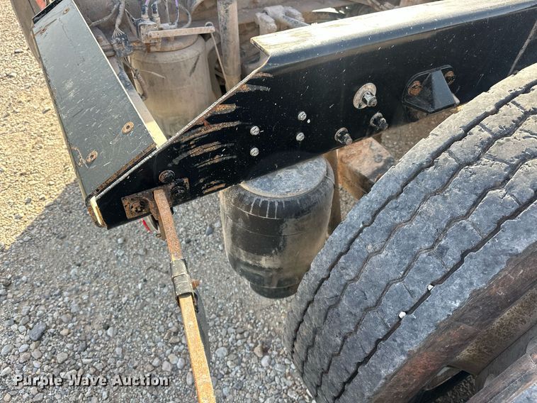 image for item EJ8661 2013 Kenworth T660 semi truck