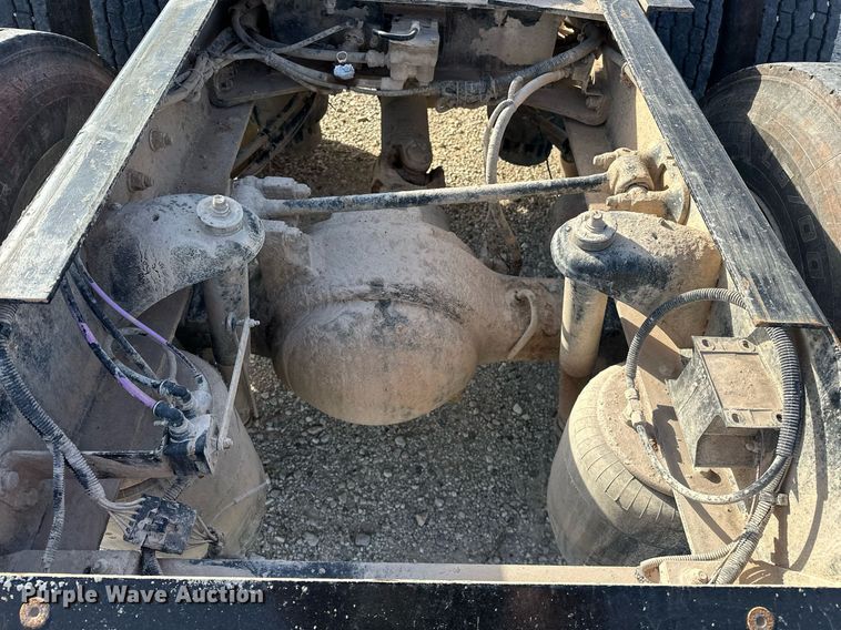 image for item EJ8661 2013 Kenworth T660 semi truck