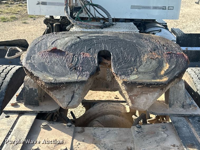 image for item EJ8661 2013 Kenworth T660 semi truck