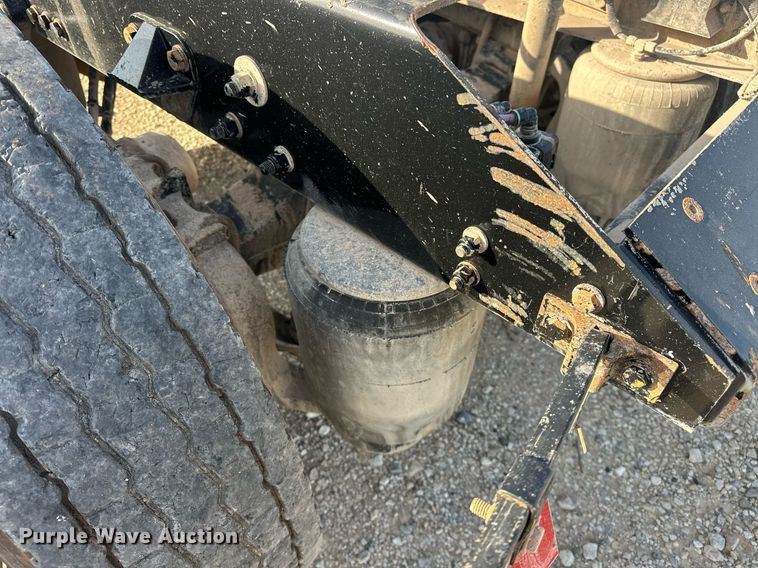 image for item EJ8661 2013 Kenworth T660 semi truck