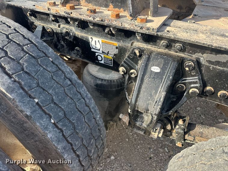 image for item EJ8661 2013 Kenworth T660 semi truck