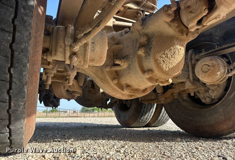 image for item EJ8661 2013 Kenworth T660 semi truck