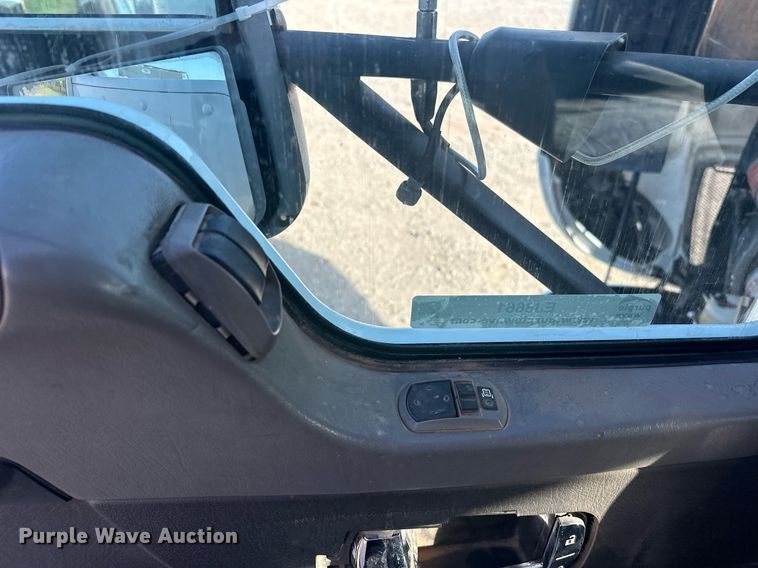 image for item EJ8661 2013 Kenworth T660 semi truck