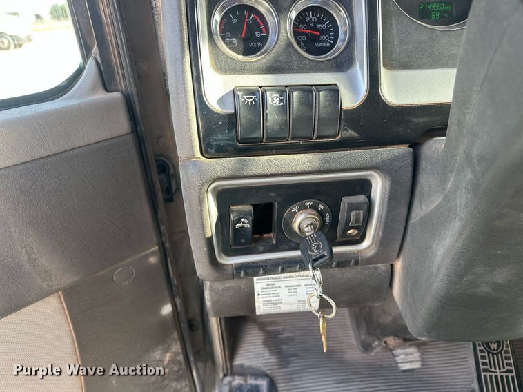 image for item EJ8661 2013 Kenworth T660 semi truck