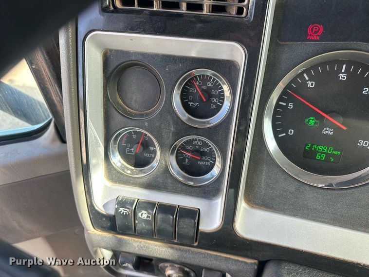 image for item EJ8661 2013 Kenworth T660 semi truck