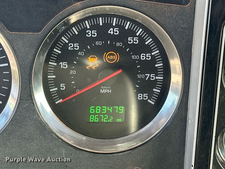 image for item EJ8661 2013 Kenworth T660 semi truck