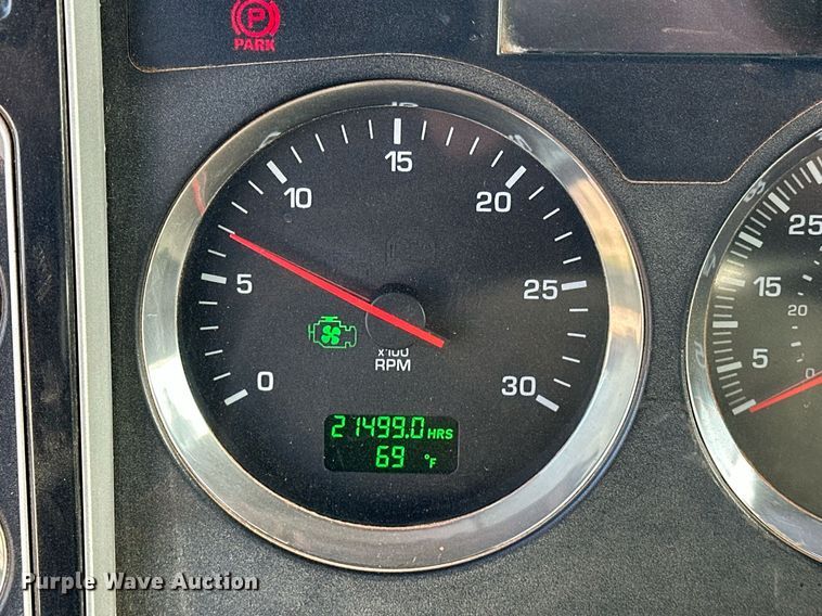 image for item EJ8661 2013 Kenworth T660 semi truck