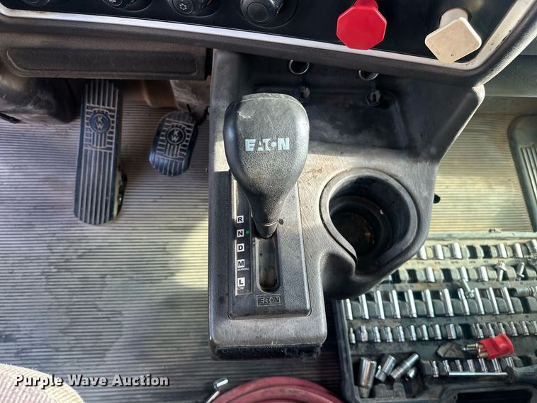 image for item EJ8661 2013 Kenworth T660 semi truck