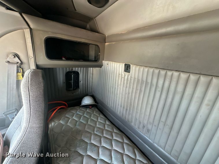 image for item EJ8661 2013 Kenworth T660 semi truck