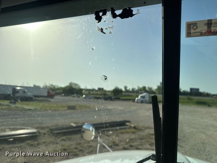 image for item EJ8661 2013 Kenworth T660 semi truck