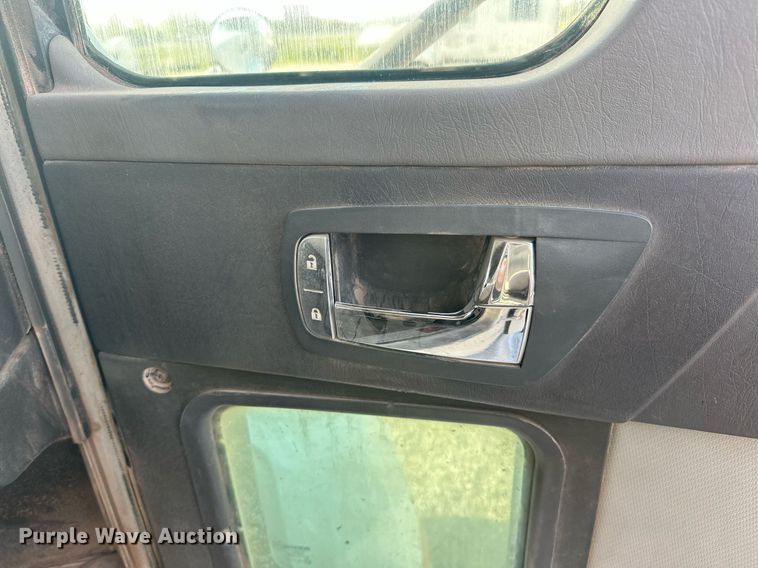 image for item EJ8661 2013 Kenworth T660 semi truck