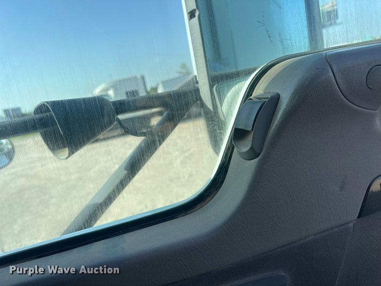 image for item EJ8661 2013 Kenworth T660 semi truck