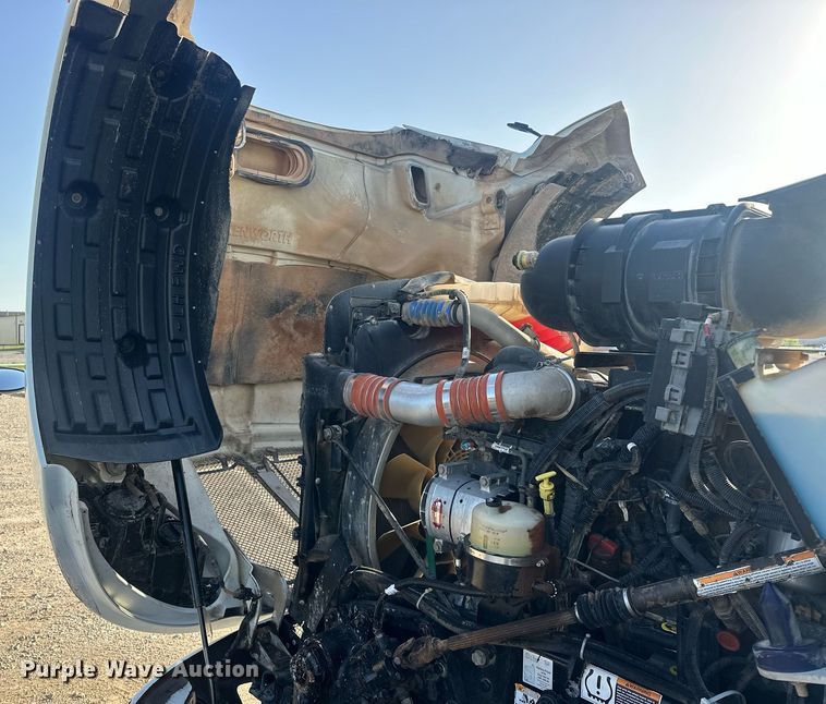 image for item EJ8661 2013 Kenworth T660 semi truck