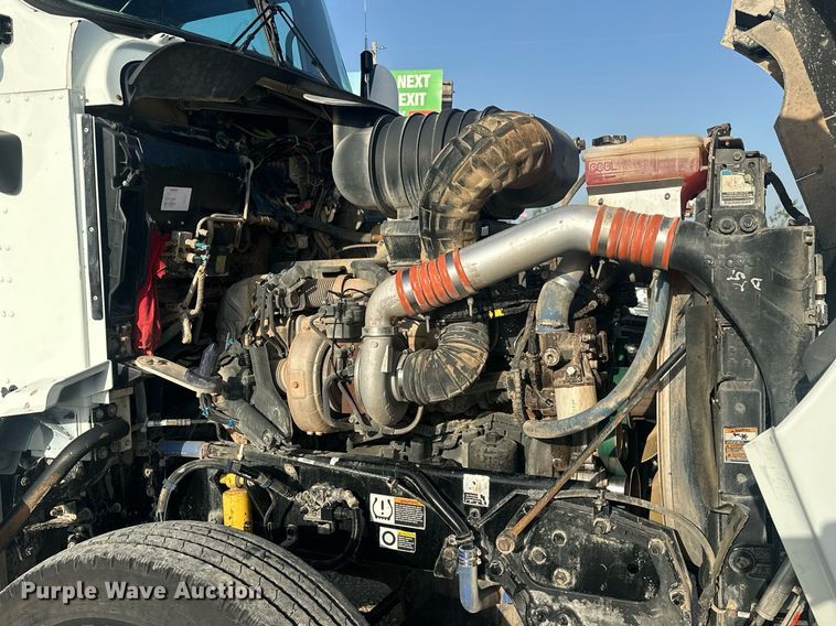 image for item EJ8661 2013 Kenworth T660 semi truck