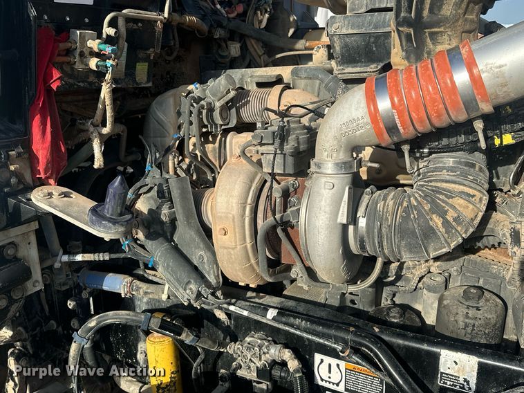 image for item EJ8661 2013 Kenworth T660 semi truck