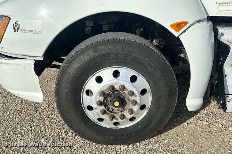 image for item EJ8661 2013 Kenworth T660 semi truck