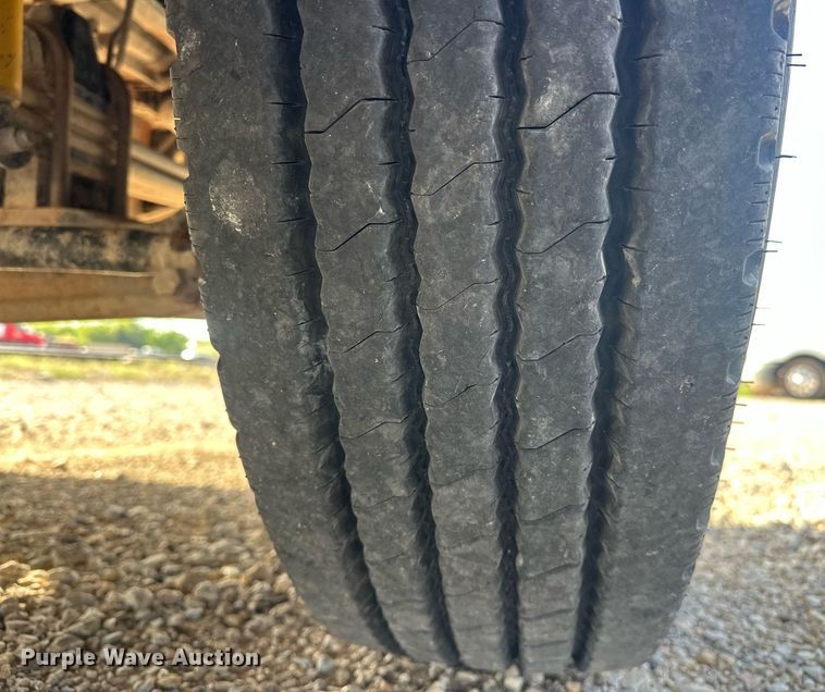 image for item EJ8661 2013 Kenworth T660 semi truck