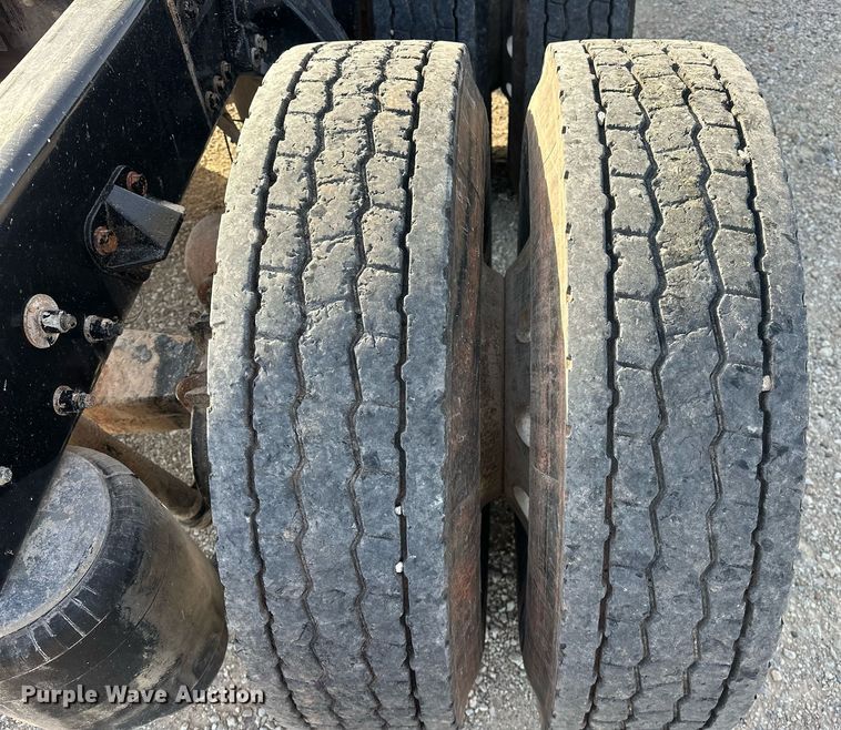 image for item EJ8661 2013 Kenworth T660 semi truck