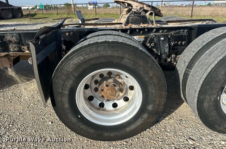 image for item EJ8661 2013 Kenworth T660 semi truck