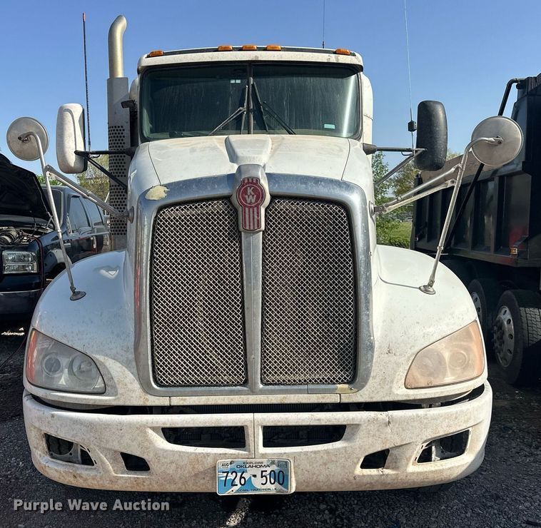 image for item EJ8662 2014 Kenworth T660 semi truck