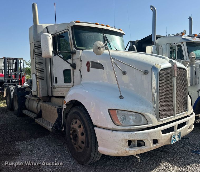 image for item EJ8662 2014 Kenworth T660 semi truck