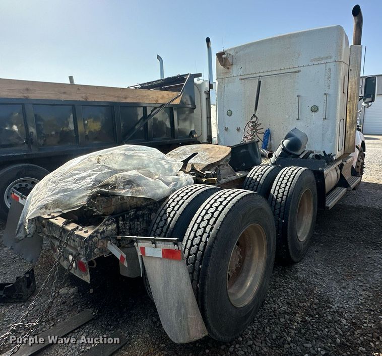 image for item EJ8662 2014 Kenworth T660 semi truck