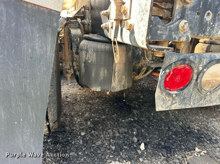 image for item EJ8662 2014 Kenworth T660 semi truck