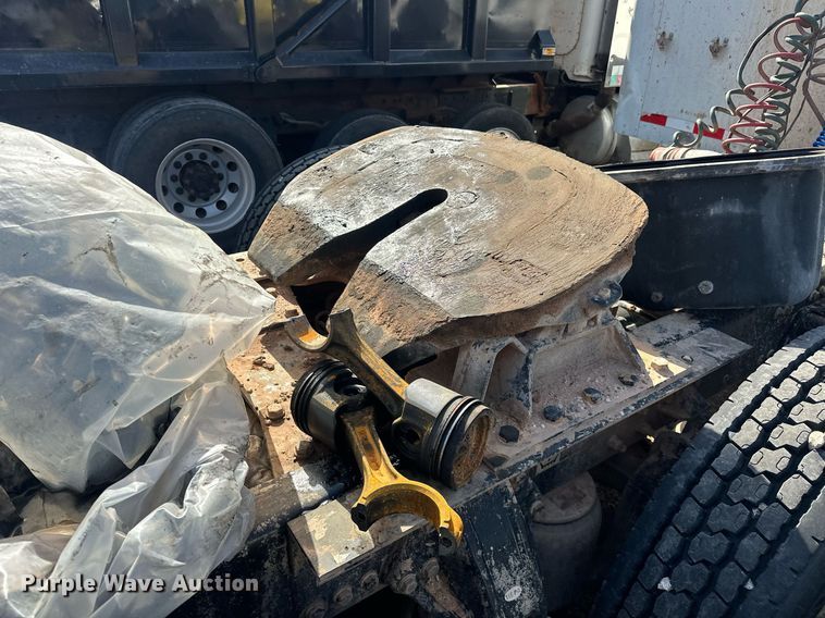 image for item EJ8662 2014 Kenworth T660 semi truck