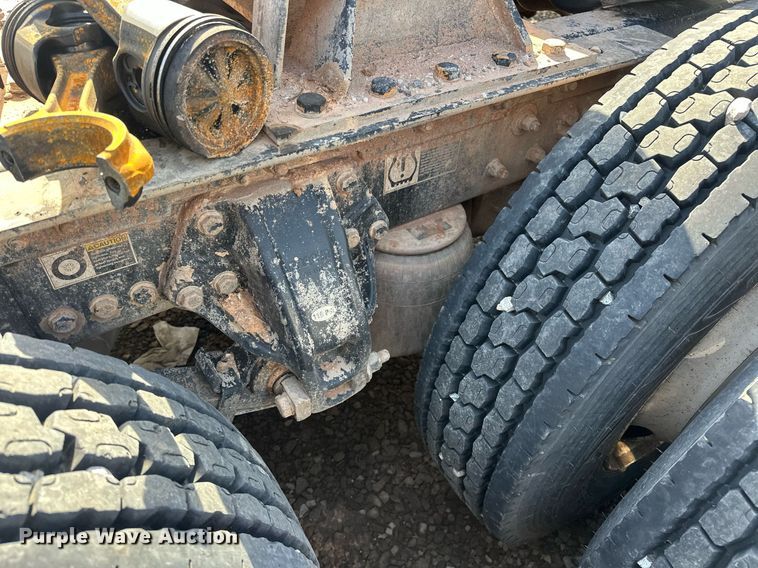 image for item EJ8662 2014 Kenworth T660 semi truck